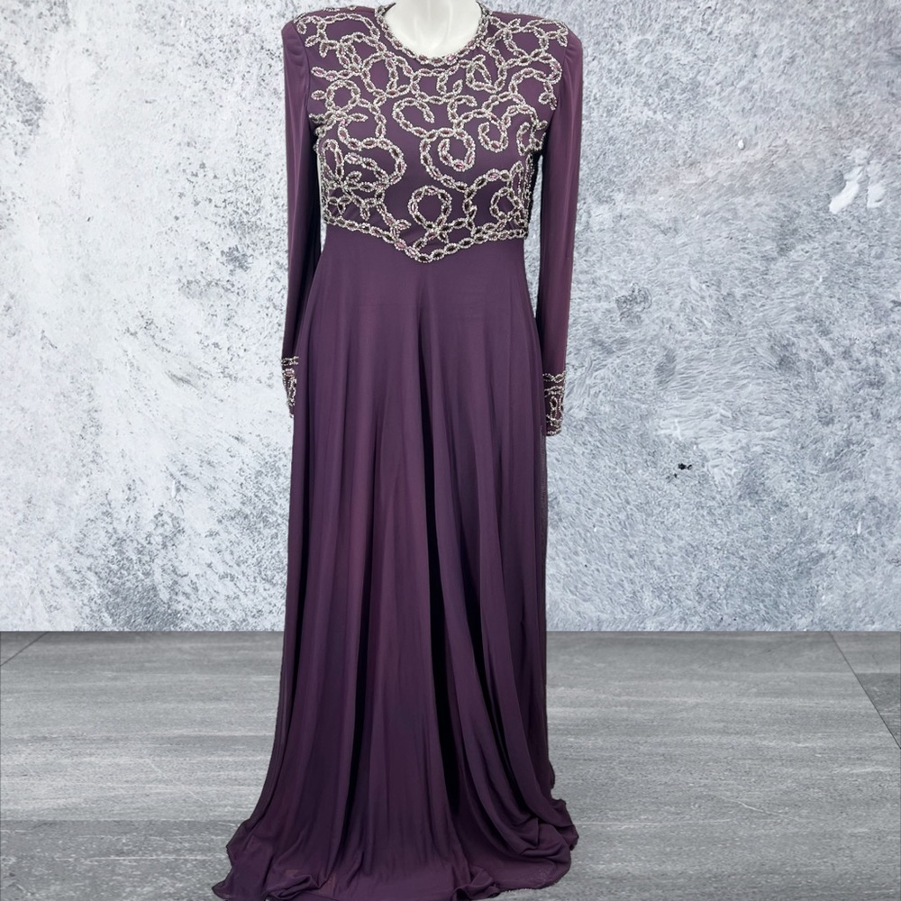 Victoria Vintage Long Sleeve Embellished Evening‎ Gown Women Size 12 Plum Color